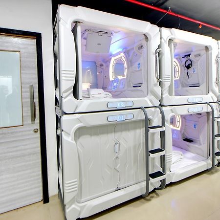 Hotel Astropods Airport, Mumbai. Buitenkant foto