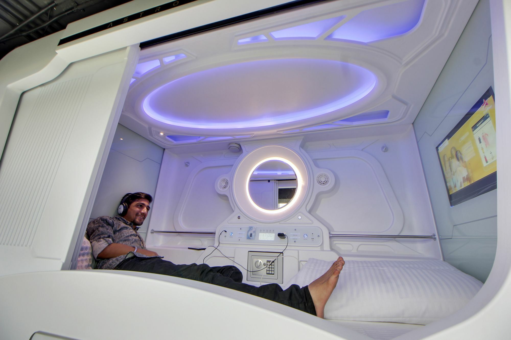 Hotel Astropods Airport, Mumbai. Buitenkant foto