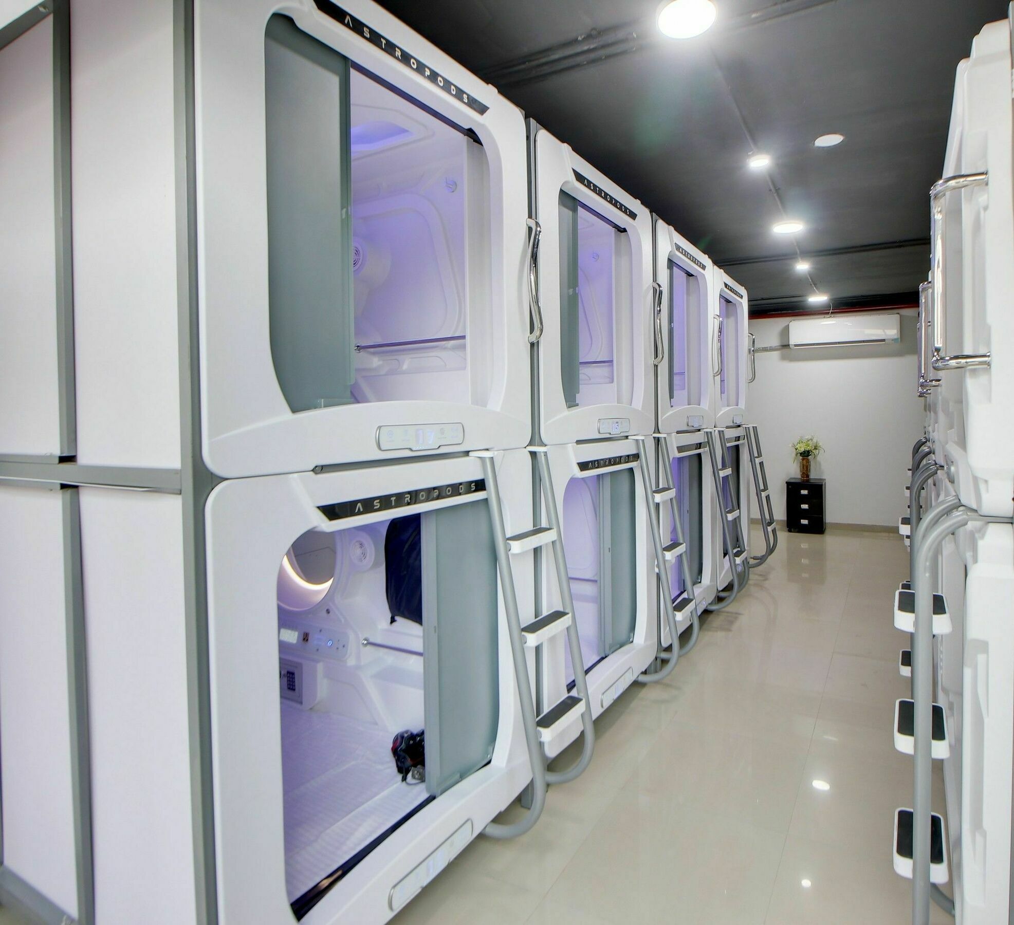 Hotel Astropods Airport, Mumbai. Buitenkant foto